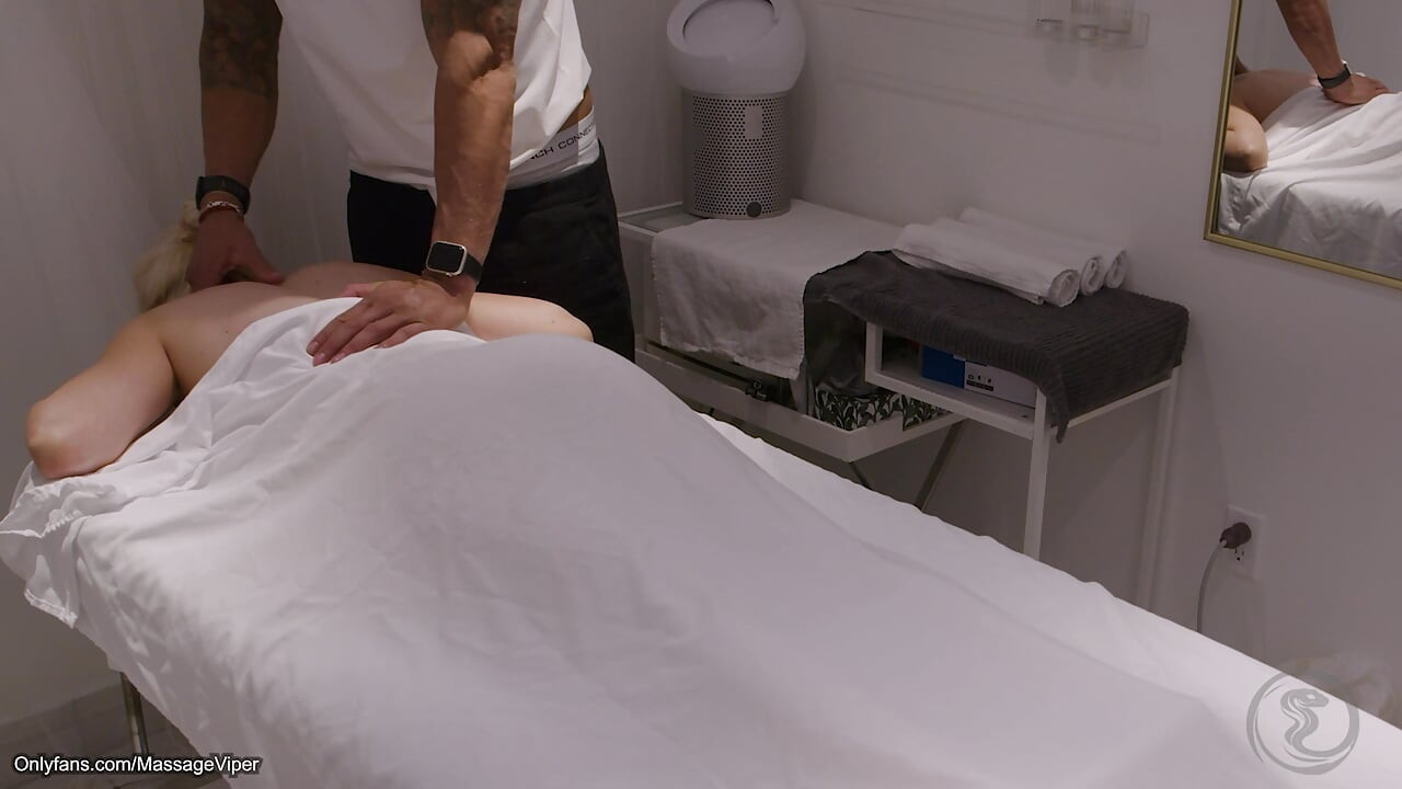 Klient wechselt die rollen und wird zur masseuse!