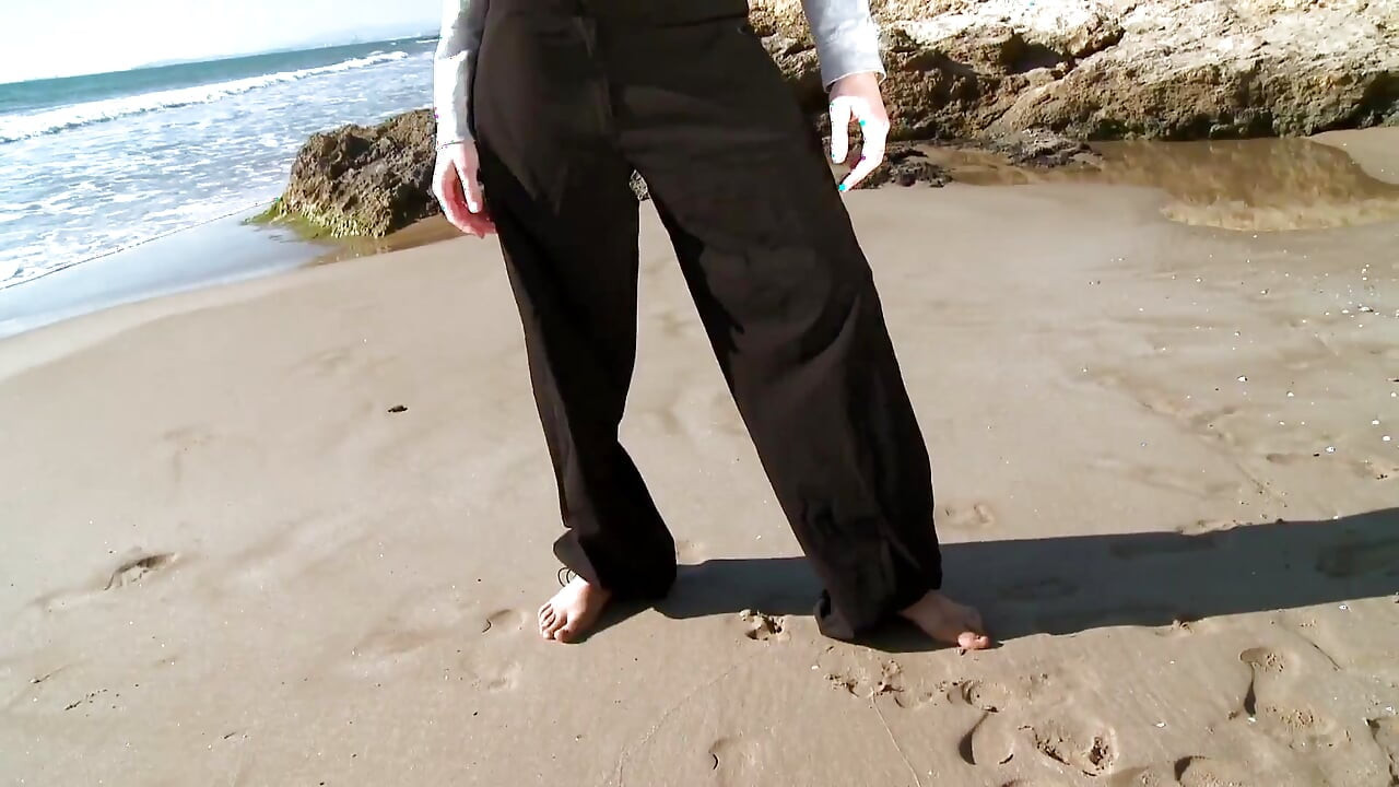 Melyne Leona a MILF gets her pussy stuffed on the beach