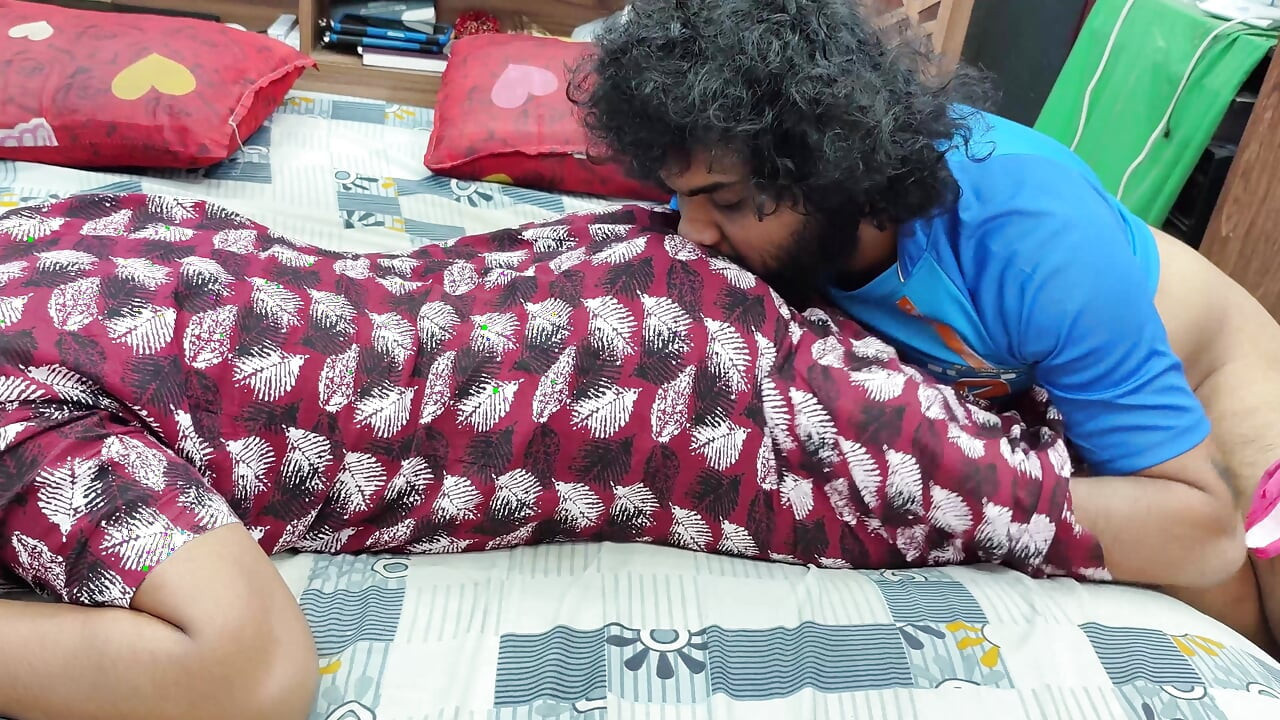 Bloqueo de labio caliente con lamidas de culo y romance de besos