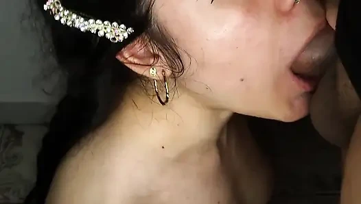 Cewek nakal dan boneka sange ini pengen telan sperma - sepong kontol amatir