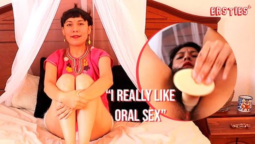 Ersties - ragazza messicana amatoriale si masturba mentre la videocamera rotola