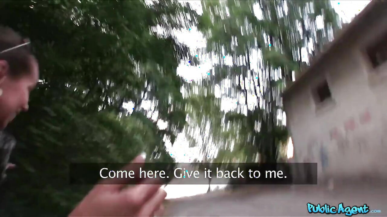 Agent publiczny - Napalona Ferrara Gomez próbuje ukraść gotówkę, ale bierze gorący lodzik POV wybór w samochodzie