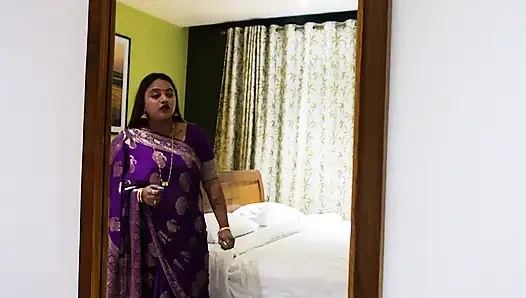 СЕКСУАЛЬНЫЙ КРАСИВЫЙ МУЖИК ТРАХНУЛ СВОЮ СТАРУЮ ЖЕНУ БРАТА, КОГДА ОНА ОДНА В ДОМЕ