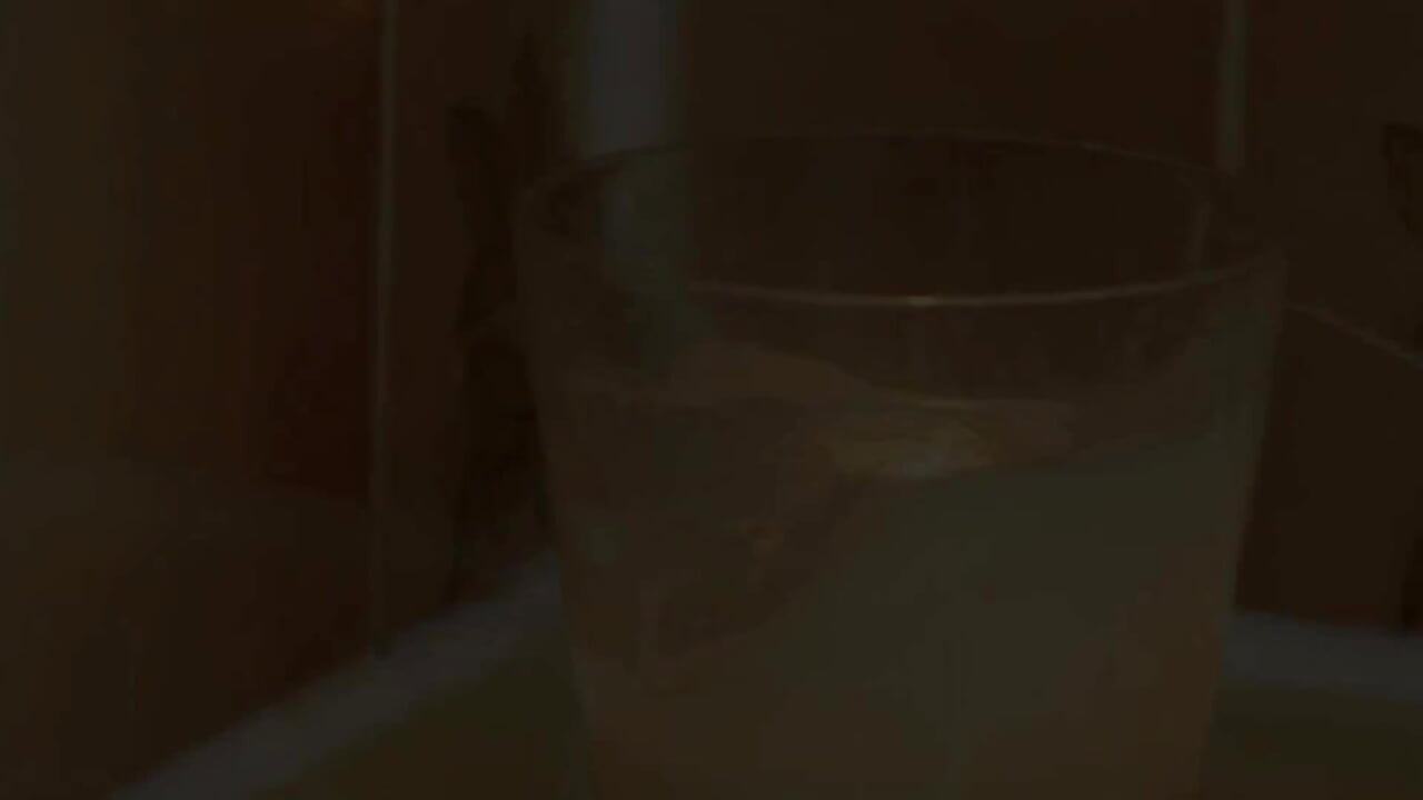 Adictas Al Sexo Con 1_sexy Escena, Delgada Nena Inserta Un Consolador De Vidrio Largo