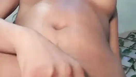 Стройная, маленькая и с очарованием, которое соблазняет тебя с самого начала