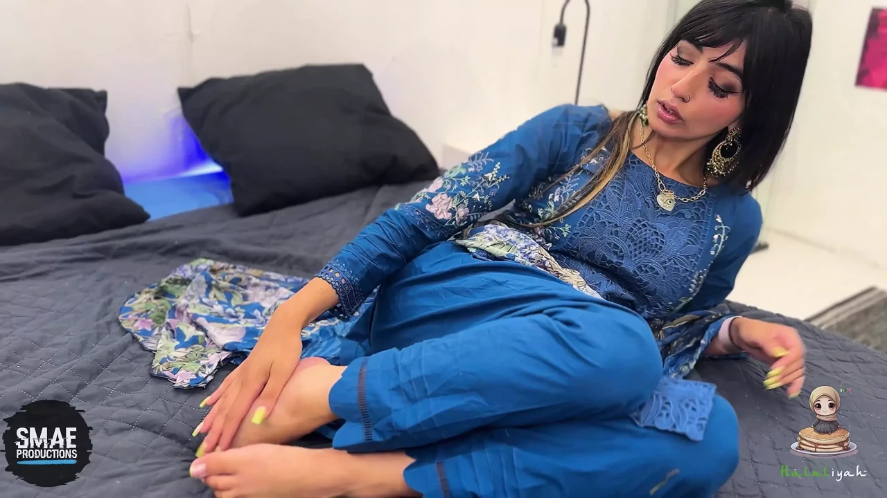 巴基斯坦 Bhabi Aaliyah Yasin 摩擦她的阴户直到她高潮
