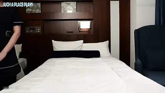 Cowok estetika semok ini ngocok cowok ini dengan pijatan sensual, berakhir dengan pelepasan sensual