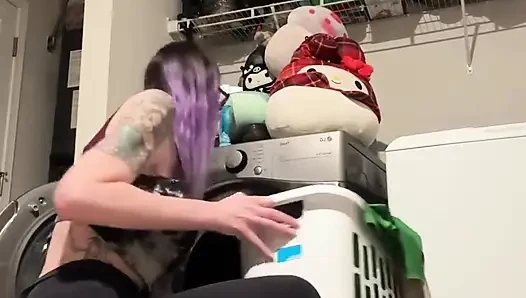 6'7 Barefoot Giantess Towers Atas Segala Sesuatu di Rumah! Perbandingan tinggi + chores pov