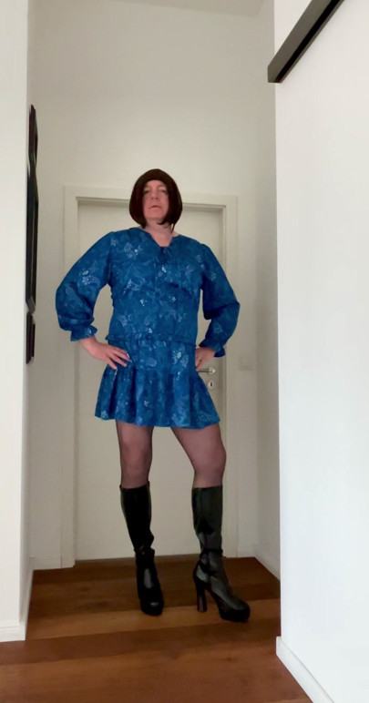 Nicolette in a beautiful, blue summer dress and platform high-heel boots