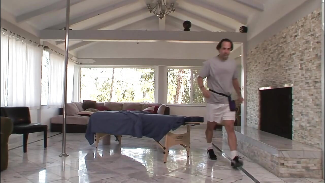 Tânăra curvă cu țâțe mari are nevoie de sex