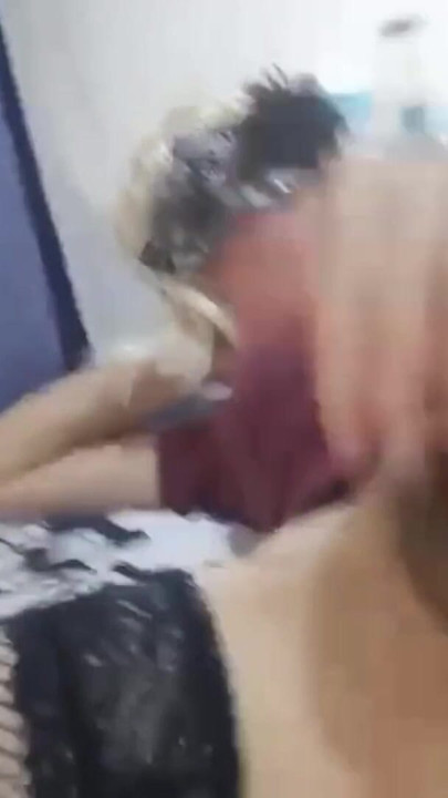 Η Αμερικανίδα της Νέας Υόρκης παίρνει τον κόλπο της και το δάχτυλο και στη συνέχεια γαμιέται και παίρνει χύσιμο | Κλιπ 1