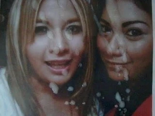 tributo nuevo en la misma foto con su hermana