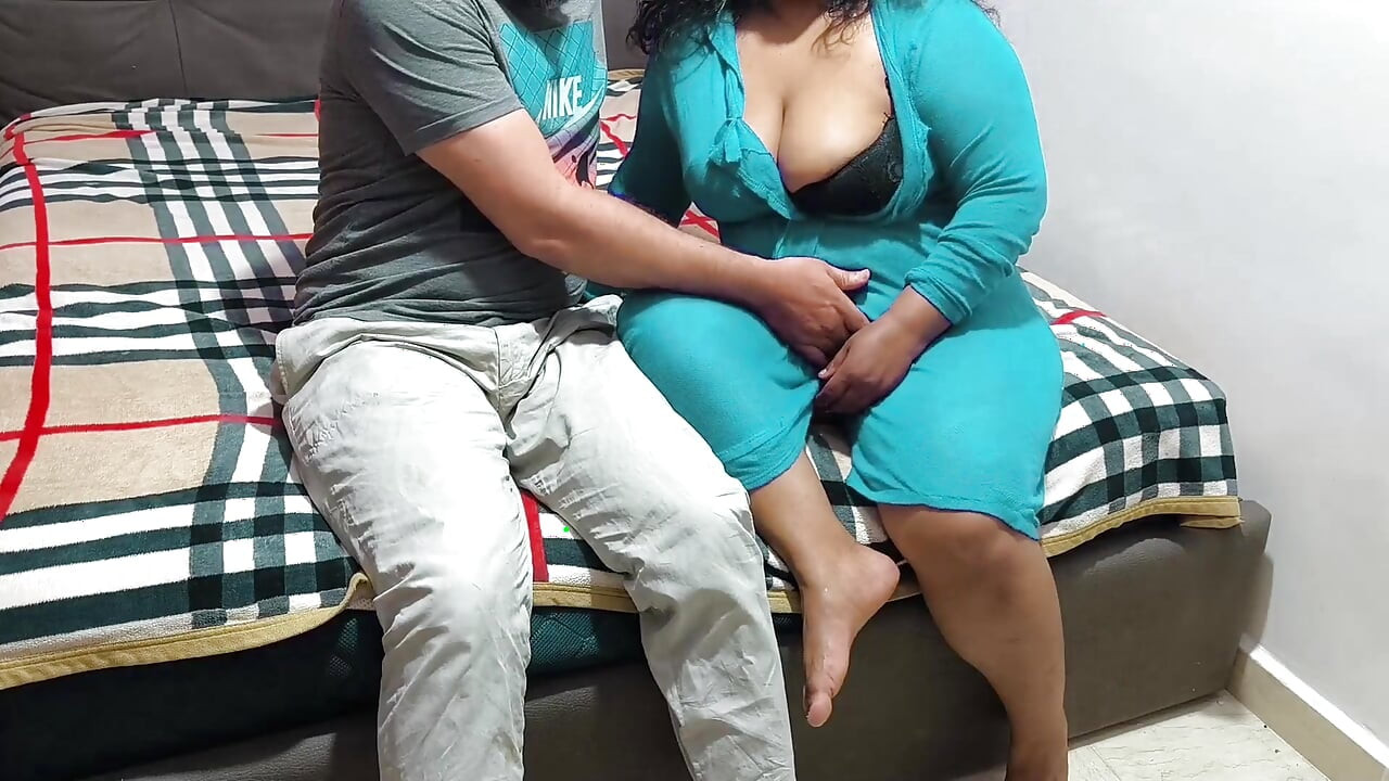 Istri arab seks threesome