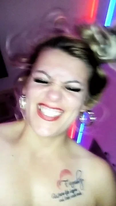 Blonde mit geilen Zuungenspiel