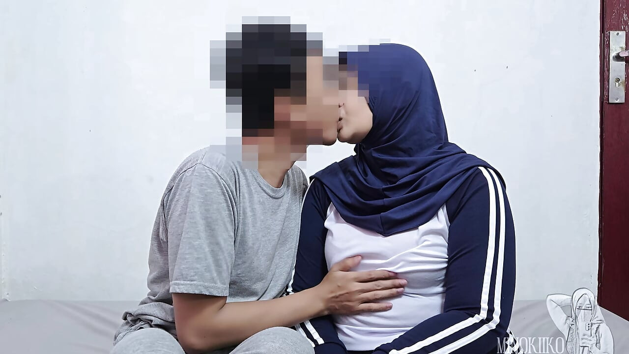 体育老师舔穆斯林头巾学生妹毛茸茸的阴户 - Minokiiko