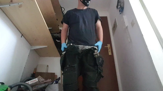 Bei der Nachbarin allein zuhause