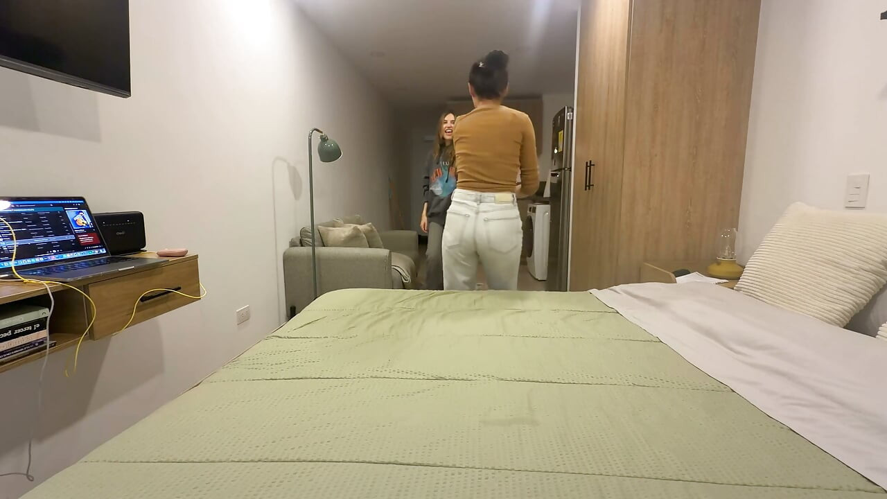 扭动屁股扭臀