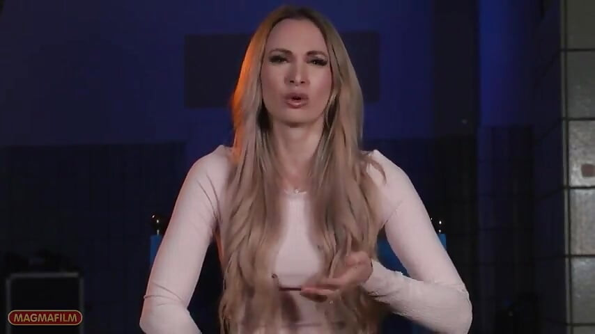 Micky Muffin se predstavlja kako treba prije nego što bude pravilno pojebana