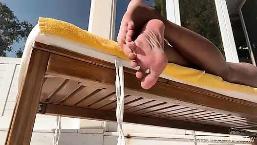 Abaikan Kaki di Pinggir Kolam Renang POV