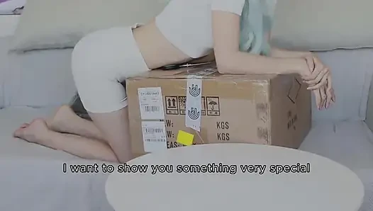 Üvey babamın gövde figürüyle bir tantaly bebek