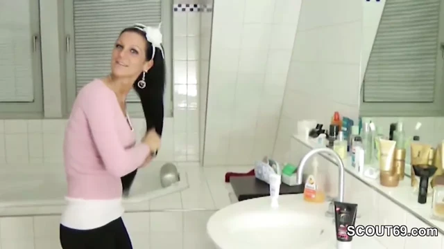bro Caught German Step-sister in Bath and Seduce to Handjob