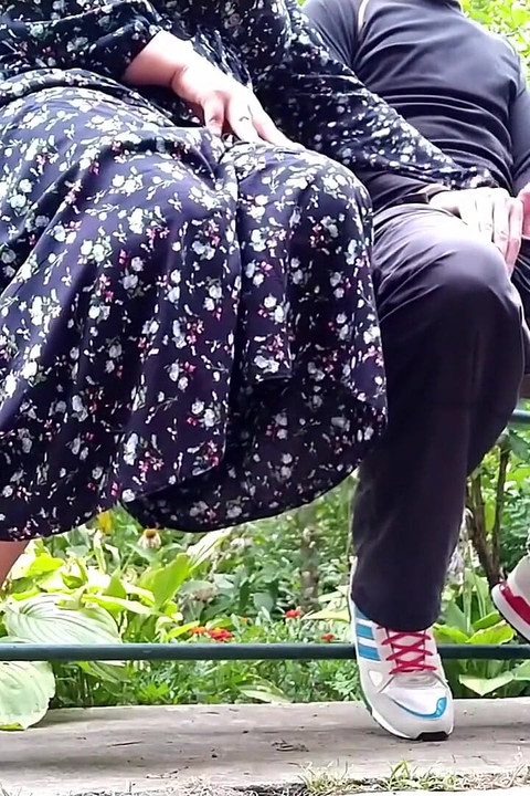 Zrela debela MILF me trenira prije seksa