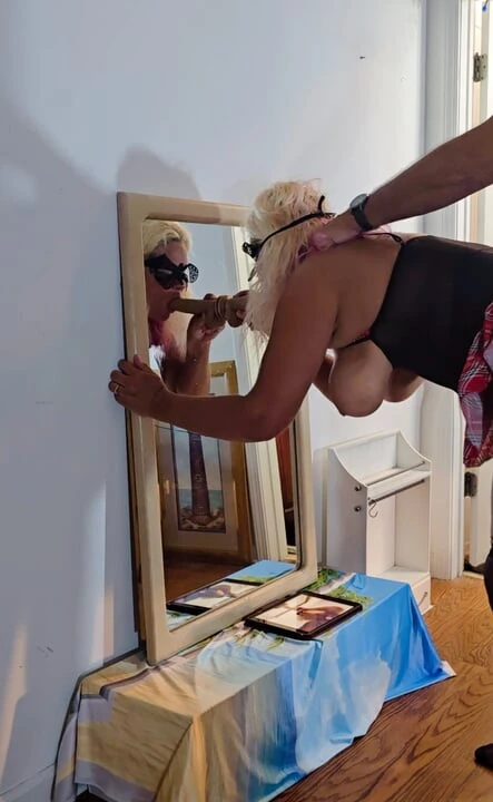Amateur wife anal penetrations while she’s made to suck a dong.