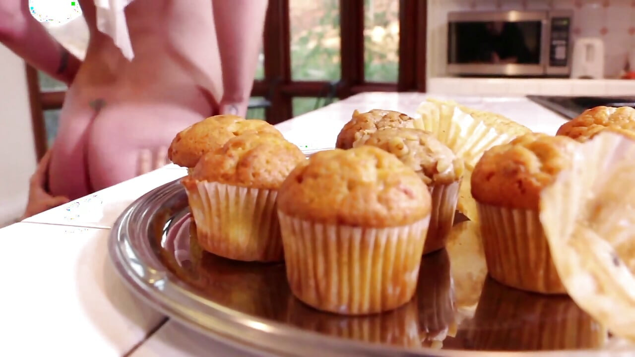 Hayden Marie and Layla Price, Food Fetish and Scissoring Lesbian Games