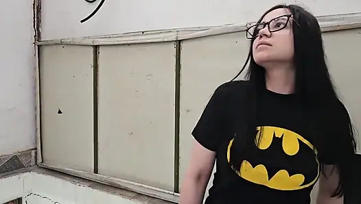 Aku pergi ke lantai atas ketika tidak ada orang di sekitar untuk melakukan hal-hal dengan saudara tiriku secara rahasia tanpa ada yang menyadarinya.