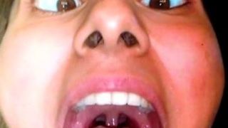 Random Cum Target 18 - Sperma-Tribut (Ladung auf ihrer Zunge)