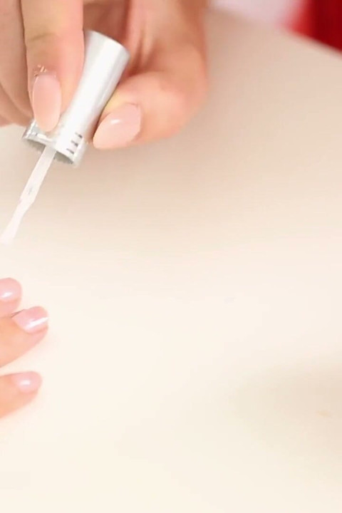 İki sarışın orta yaşlı seksi kadın vibratör zevklerini tutkuyla paylaşıyor