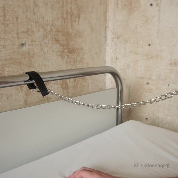 Turn your obedient sub into the perfect plaything with our BDSM Collar & Chain Set. Get it now: klinikbondage.com