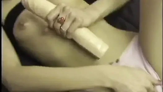 Layla rivera si bujangan lagi asik ngentot memek beceknya pakai dildo ukuran raksasa