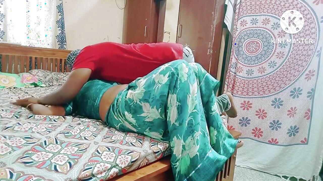 Öğrencim beni seviyor ve beni sikmek istiyor ama onu durduramadım - ateşli inlemeli tamil ses