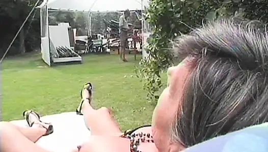 Sexy oma bekommt von einem jungen typen und ihrem ehemann ihre muschi hart geknallt