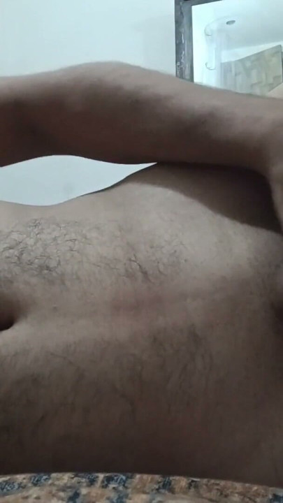 Un jeune garçon sexy prêt à baiser une maman suceuse | Clip 1