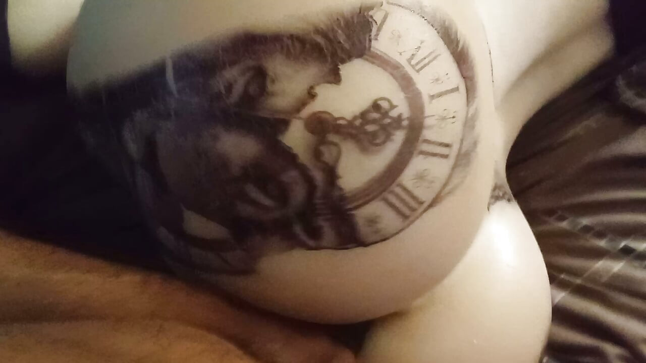 "Booty-Full " Tatted-Up, (Asian X Bunnie)...Elle aime se faire prendre par le cul !!