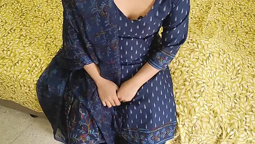 Gadis desa ini pertama kali ngentot di rumah saat lagi ngobrol di clea!