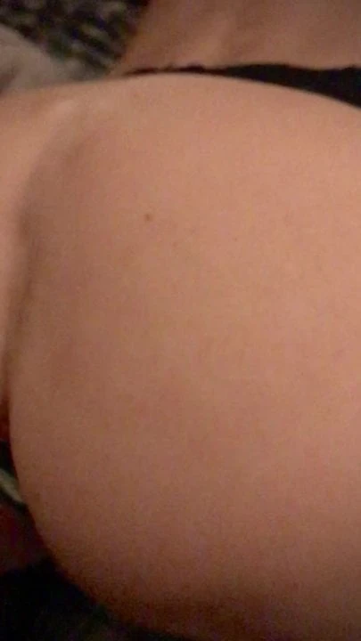 Amateur slutwife with her new jeweled buttplug in