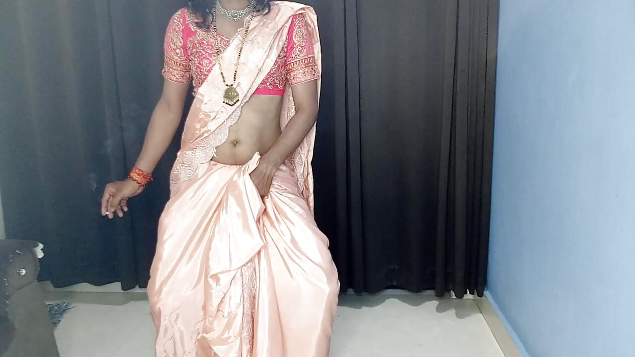 Indian hot stepmoms wearing saree last night looking so hot