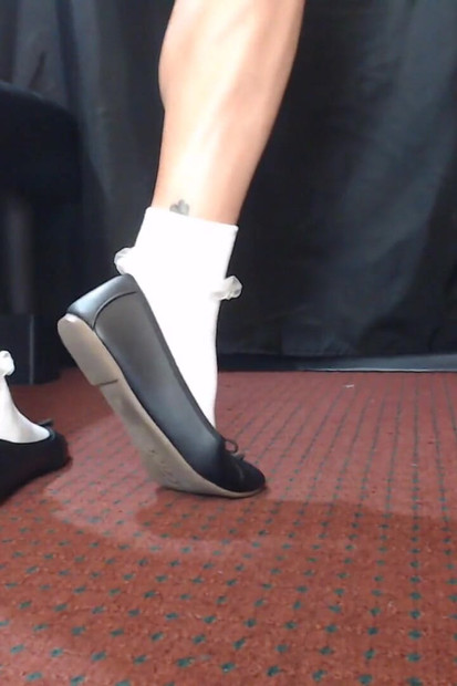 Naborana studentica u čarapama baletanke