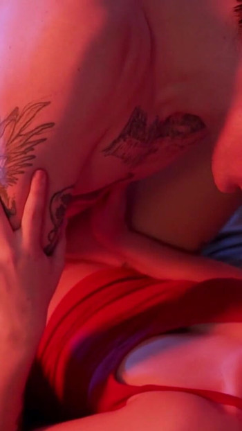 Napaljena crvenokosa ne može da prestane da svršava - kompilacija ženskog orgazma od CedricandSofi | Klip 3