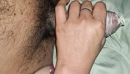 Seks spesial tahun baru sunni bhabhi ngentot keras teman laki-lakinya fxd