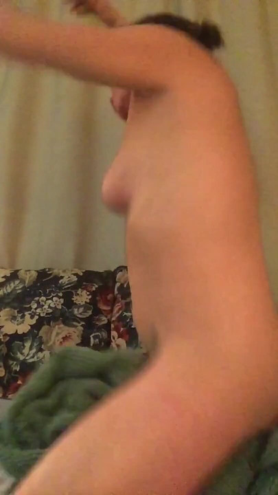 Hot Female Masturbates to Explosion
