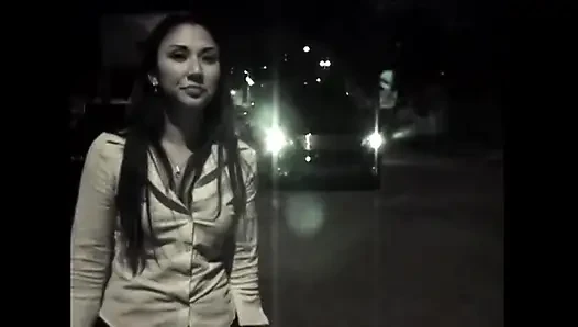 Brünette Wird Von Einem Großen Schwanz Abgeholt Und Hart Gefickt