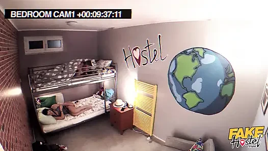 Fake hostel - selfie kızı: esmer bir kadınla ateşli anları yakalıyor