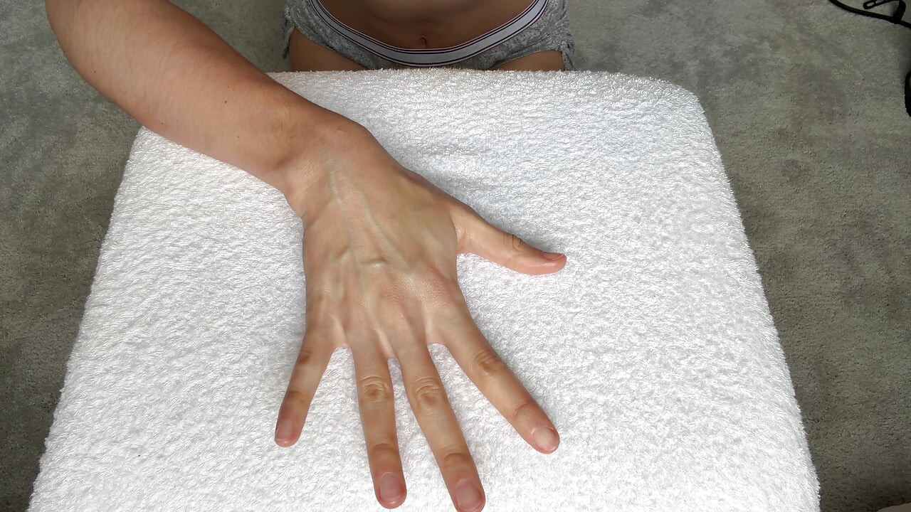 Adoração à mão, narrativa de namorada