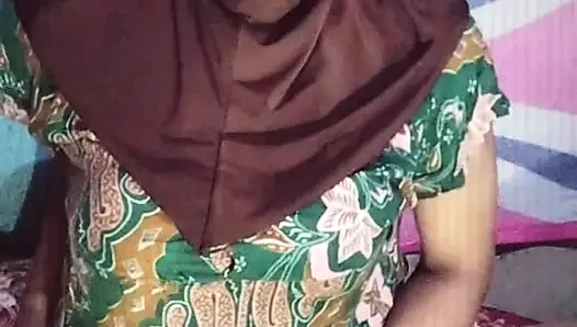 Hijab shemale masturbating in the room