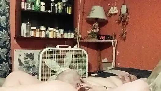 Cowok ini ngentot aku sampai aku crot terus