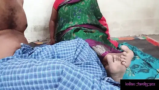 Üvey anne havuçla mastürbasyon yapıyor ve üvey oğlu tarafından yakalandı